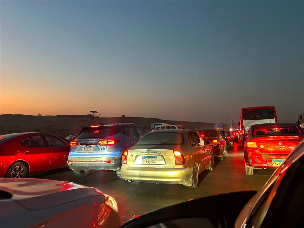 انقلاب مقطورة يعطل حركة المرور بالطريق الدائري