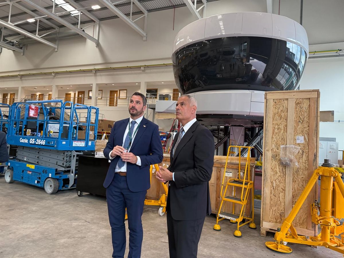 مصر للطيران توقع اتفاقية توريد أحدث جهاز محاكاة A320neo