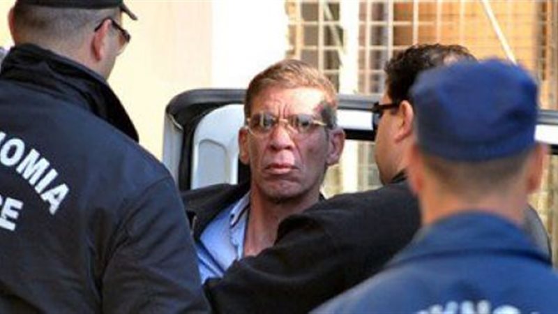 خاطف الطائرة يطلب