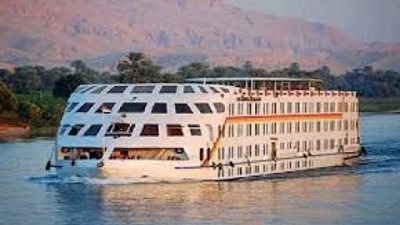 ارتفاع نسبة الفنادق العائمة إلى 47 فندقا بالاقصر و 45 سائحا يزورا معبد دندرة بقنا
