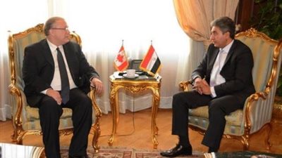 وزير الطيران المدني يستقبل السفير الكندي بالقاهرة لبحث التعاون المشترك