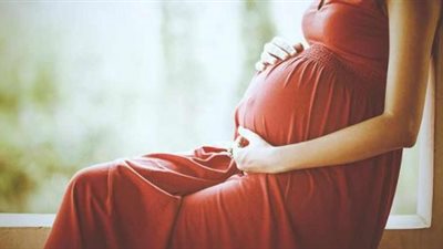 استشاري نساء يكشف أسباب نزول الدم خلال الحمل