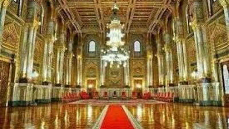 أستاذ التاريخ الحديث