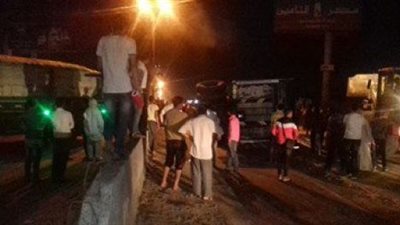 إعادة فتح الطريق الزراعي بالبحيرة عقب إنقلاب سيارة تريلا محملة بفول الصويا