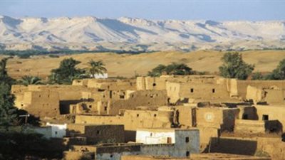 «الآثار»: تشكيل لجنة عاجلة لإنقاذ قرية القصر الإسلامية بالوادى الجديد