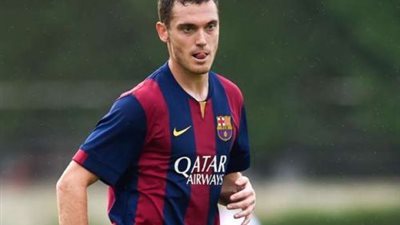 مدافع برشلونة يشعل الصراع بين كبار أوروبا
