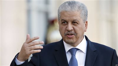 رئيس وزراء الجزائر يستقبل قائد إفريكوم