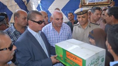  بالفيديو والصور...محافظ كفرالشيخ يوزع 500 كرتونة رمضانية على الأسر الأكثر احتياجا 