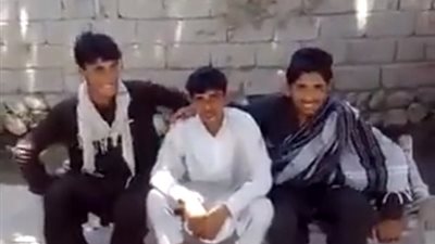 بالفيديو.. صعايدة ينفذون مقلب فى صديقهم