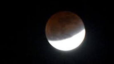 انتهاء خسوف القمر اليوم يسدل الستار على ظواهر خسوف وكسوف هذا العام