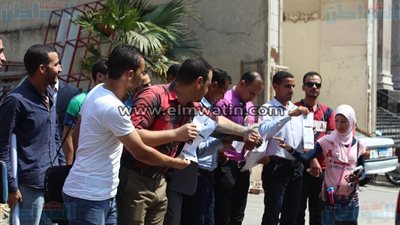 بالصور.. حملة الماجستير والدكتوراه يتظاهرون أمام نقابة الصحفيين