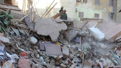 إصابة طالب إثر سقوط جزء من عقار قديم في الإسكندرية