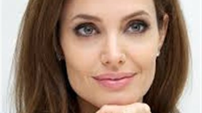 بعد انفصالهما.. متحف الشمع في لندن يُفرَق تمثالي جولي وبراد بيت