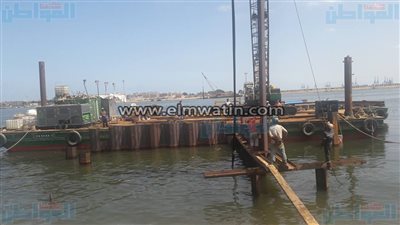 بدء تركيب أكتاف الكوبرى العائم الرابط بين مدينتي بورسعيد وبورفؤاد 