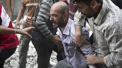 مسؤول الدفاع المدني في سوريا يحذر من «مجزرة» بحلب