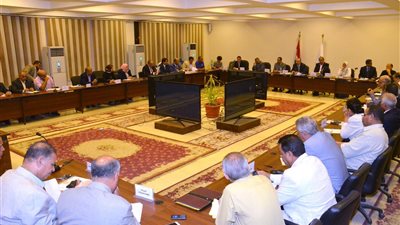 بالصور.. محافظ بني سويف يجتمع بنواب المحافظة والتنفذيين 