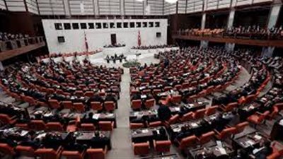 البرلمان التركي يمدد تفويض الجيش بالتدخل العسكرى في العراق وسوريا