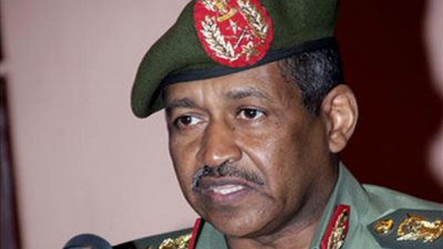 رئيس هيئة الأركان السوداني يزور قاعدة عسكرية في لحج باليمن