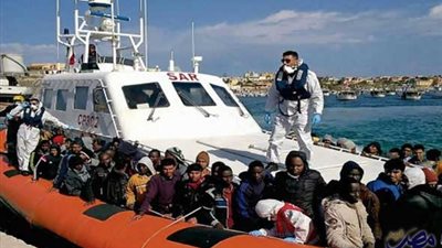 خفر السواحل الإيطالي ينقذ 6055 مهاجرًا غير شرعي في يوم