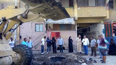 بالصور.. حملة تطهير لتجمعات المياه وإصلاح المواسير بضواحي بورسعيد