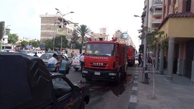 بالصور.. نشوب حريق بمخزن في كلية التربية ببورسعيد