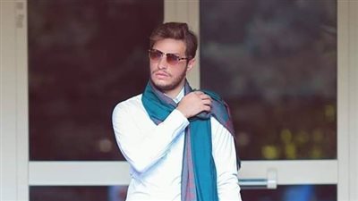 بالصور..طارق يحى باطلالة الخريف 