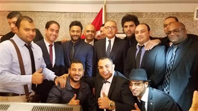 بالصور.. السفارة المصرية بـ«أمريكا» تكرم تامر حسني
