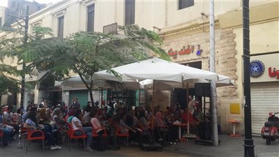 بالصور.. توافد الجماهير على المقاهي لمتابعة مباراة الزمالك