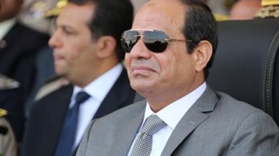 السيسي يوزع 8 جوائز للإبداع بالمؤتمر الوطني للشباب