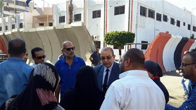 بالصور.. أمن بورسعيد ينجح في فض مشاجرة بين ولي أمر طالبة ومدرس 