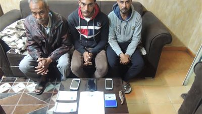 القبض على 3 حدادين أجبروا عامل على توقيع 21 إيصال أمانة بمصر القديمة