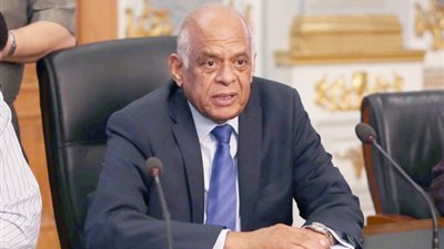 4 قوانين على طاولة 