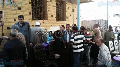بالصور.. عشرات التجار يدلون بأصواتهم في انتخابات الغرفة التجارية بالدقهلية
