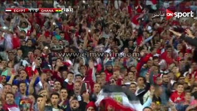 الأغاني الوطنية تلهب حماس الجماهير بين الشوطين