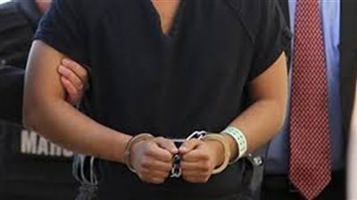 القبض على مأمور ضرائب وزوجتة بسوهاج لقيامهما بالنصب على 24 مواطن بدعوى توظيفهم بوزارتي العدل والبيئة