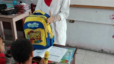 حملة ببني سويف للتحذير من خطورة الحقيبة المدرسية على العمود الفقري