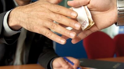 ضبط موظف بمرور شبرا الخيمة أثناء تقاضيه رشوة