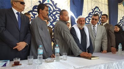 محافظ الفيوم يشهد مراسم الصلح بين عائلتي أبو حربي وجاد بقرية العزب