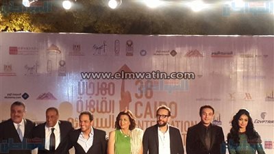 بالصور.. وصول أبطال فيلم 