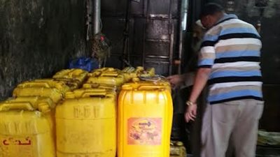 ضبط عامل يدير مصنع زيت طعام بدون ترخيص في الشرقية