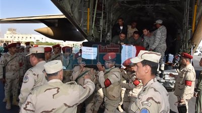 بالصور.. محافظ أسيوط يستقبل جثامين شهداء الواجب الوطني بالمطار