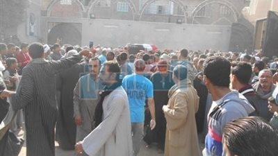 بالصور.. أهالي سوهاج يشيعون جثمان شهيد كمين الغاز بسيناء 