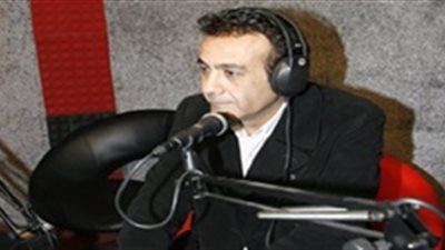 أسامة منير لمتصلة: راعي ربنا في خطيبك او سيبيه