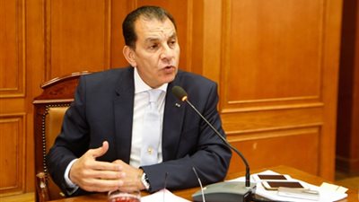 حاتم باشات يناقش الوحدة الوطنية مع بطريرك الكنيسة الكاثوليكية