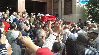 بالصور.. أهالي البحيرة يودعون شهيد الشيخ زويد
