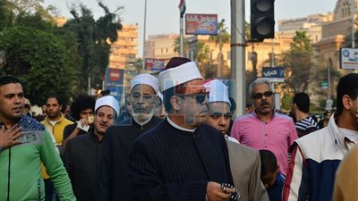 بالفيديو.. وصول وفدا من مشايخ الأزهر للعزاء في ضحايا انفجار الكاتدرائية