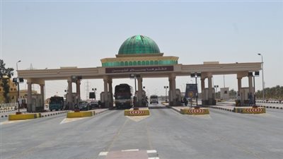 توقف حركة سير المركبات بطرق الإسماعيلية لتدهور الأحوال الجوية