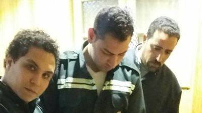 بالصور.. تسليم 14 ألف و770 جنيه عثر عليهم مسعفين بكفر الشيخ في حادث