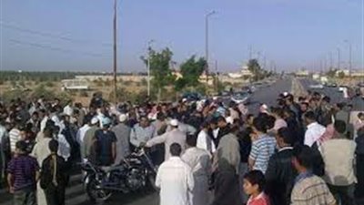 صيادو بحيرة البرلس يقطعون الطريق الدولي الساحلي 