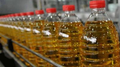ضبط تاجرين لتجميعهما طن ونصف زيت تمويني ودقيق مدعم لبيعها بالسوق السوداء في بني سويف